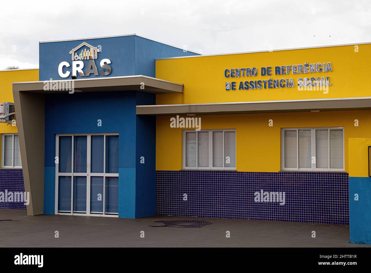 Costa Rica, Mato Grosso do Sul, Brasilien - 12 18 2022: Bau des Referenzzentrums für Sozialhilfe Stockfoto