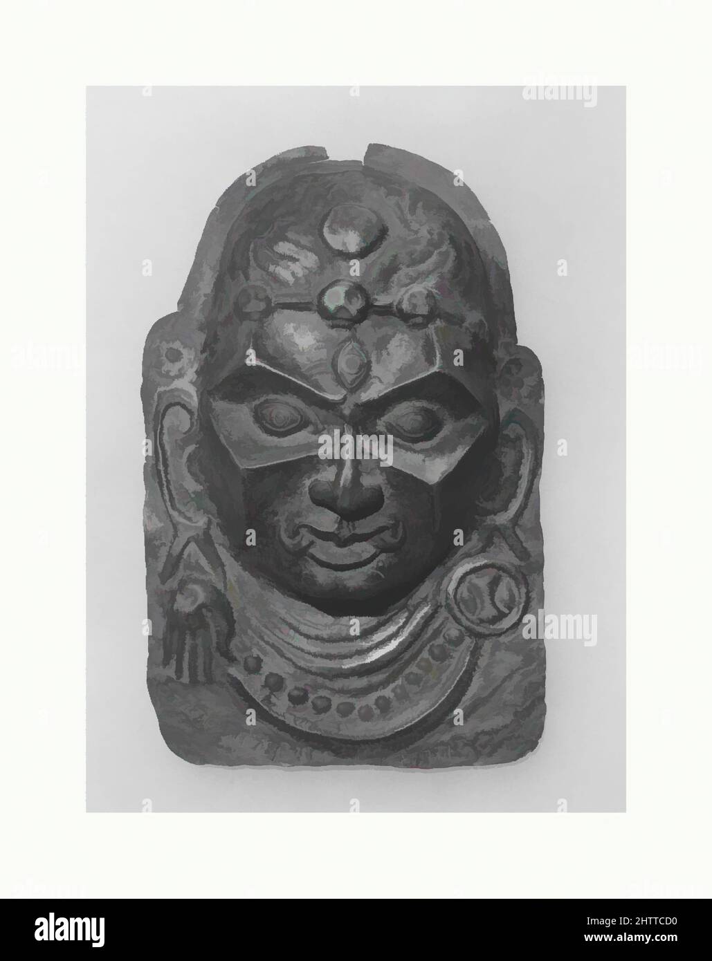 Kunst inspiriert von Göttin Chamunda, wahrscheinlich 15.–16. Jahrhundert, Nepal, Kupferlegierung, H. 7 15/16 Zoll (20,1 cm); B: 4 15/16 Zoll (12,5 cm), Metallarbeiten, Chamunda ist als ein schrecklicher Aspekt von Durga gedacht, der Wahn und Tod symbolisiert. Solche repoussé 'Masken' wurden für den Einsatz gedacht, Classic Works modernisiert von Artotop mit einem Schuss Moderne. Formen, Farbe und Wert, auffällige visuelle Wirkung auf Kunst. Emotionen durch Freiheit von Kunstwerken auf zeitgemäße Weise. Eine zeitlose Botschaft, die eine wild kreative neue Richtung verfolgt. Künstler, die sich dem digitalen Medium zuwenden und die Artotop NFT erschaffen Stockfoto