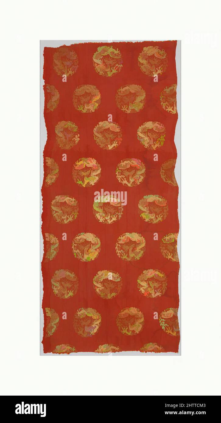 Kunst inspiriert von Textilien mit gewickelten Drachen, Jin-Dynastie (1115–1234), China, Eingewebte Seide, brokat mit Metallfaden, 29 1/8 x 13 Zoll (74 x 33 cm), Textilien-gewobene, Dieses Textil repräsentiert die Tradition der nordchinesischen Jin-Dynastie, die für die in Brokat gehüllten Textilien bekannt war, klassische Werke, die von Artotop mit einem Schuss Moderne modernisiert wurden. Formen, Farbe und Wert, auffällige visuelle Wirkung auf Kunst. Emotionen durch Freiheit von Kunstwerken auf zeitgemäße Weise. Eine zeitlose Botschaft, die eine wild kreative neue Richtung verfolgt. Künstler, die sich dem digitalen Medium zuwenden und die Artotop NFT erschaffen Stockfoto
