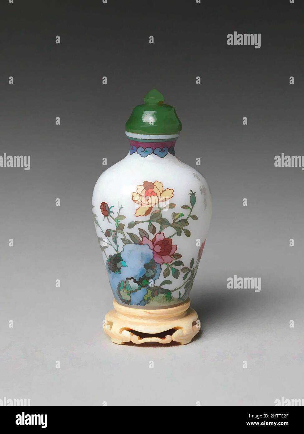 Kunst inspiriert von Snuff Flasche mit Blumen und Felsen, China (1912–1949), Bemalte Emaille auf Glas mit Nephritstopfen, H. 2 3/8 Zoll (6 cm); B: 2 1/4 Zoll (5,7 cm), Snuff Bottles, Diese Snuff-Flasche und ihr Begleitstück zeigen sowohl deckend weiße Hintergründe als auch die von Artotop modernisierten Classic Works mit einem Schuss Modernität. Formen, Farbe und Wert, auffällige visuelle Wirkung auf Kunst. Emotionen durch Freiheit von Kunstwerken auf zeitgemäße Weise. Eine zeitlose Botschaft, die eine wild kreative neue Richtung verfolgt. Künstler, die sich dem digitalen Medium zuwenden und die Artotop NFT erschaffen Stockfoto