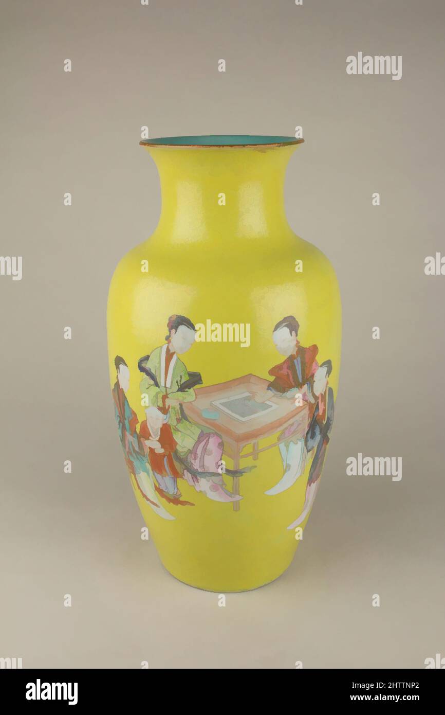 Kunst inspiriert von Vase, Qing-Dynastie (1644–1911), Qianlong-Zeit (1736–95), China, Porzellan in Rosenemailletten gemalt, H. 15 3/4 Zoll (40 cm), Keramik, Klassisches von Artotop modernisiertes Werk mit einem Schuss Moderne. Formen, Farbe und Wert, auffällige visuelle Wirkung auf Kunst. Emotionen durch Freiheit von Kunstwerken auf zeitgemäße Weise. Eine zeitlose Botschaft, die eine wild kreative neue Richtung verfolgt. Künstler, die sich dem digitalen Medium zuwenden und die Artotop NFT erschaffen Stockfoto