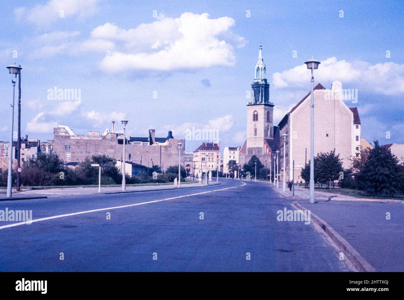 Ost-Berlin, 1962. Straßenszene. Stockfoto