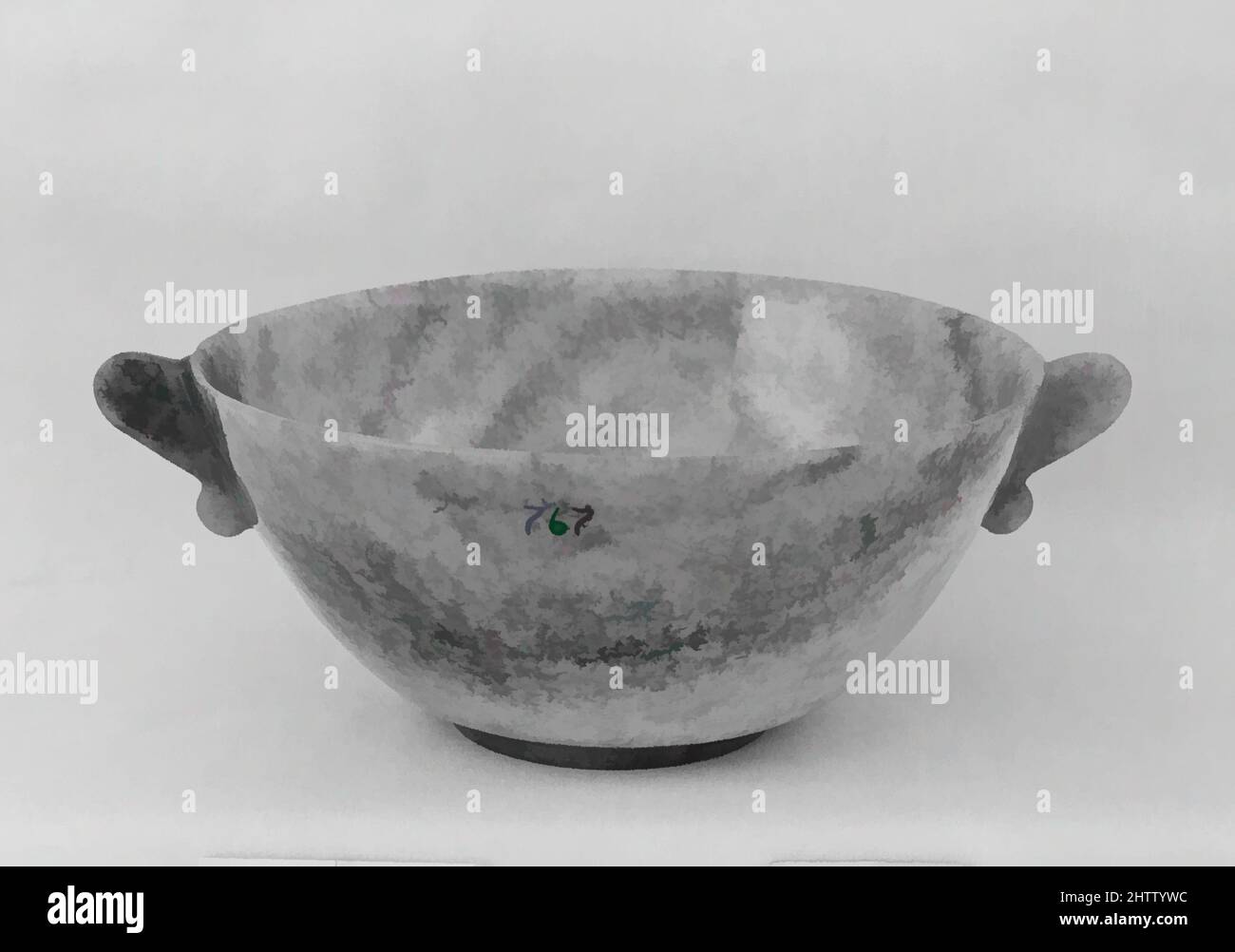 Art Inspired by Bowl, 18. Century, India, Nephrit, hellgrau, stark mit Schwarz befleckt, H. 3 1/16 Zoll (7,7 cm); B: 8 1/8 Zoll (20,6 cm), Jade, Classic Works modernisiert von Artotop mit einem Schuss Modernität. Formen, Farbe und Wert, auffällige visuelle Wirkung auf Kunst. Emotionen durch Freiheit von Kunstwerken auf zeitgemäße Weise. Eine zeitlose Botschaft, die eine wild kreative neue Richtung verfolgt. Künstler, die sich dem digitalen Medium zuwenden und die Artotop NFT erschaffen Stockfoto