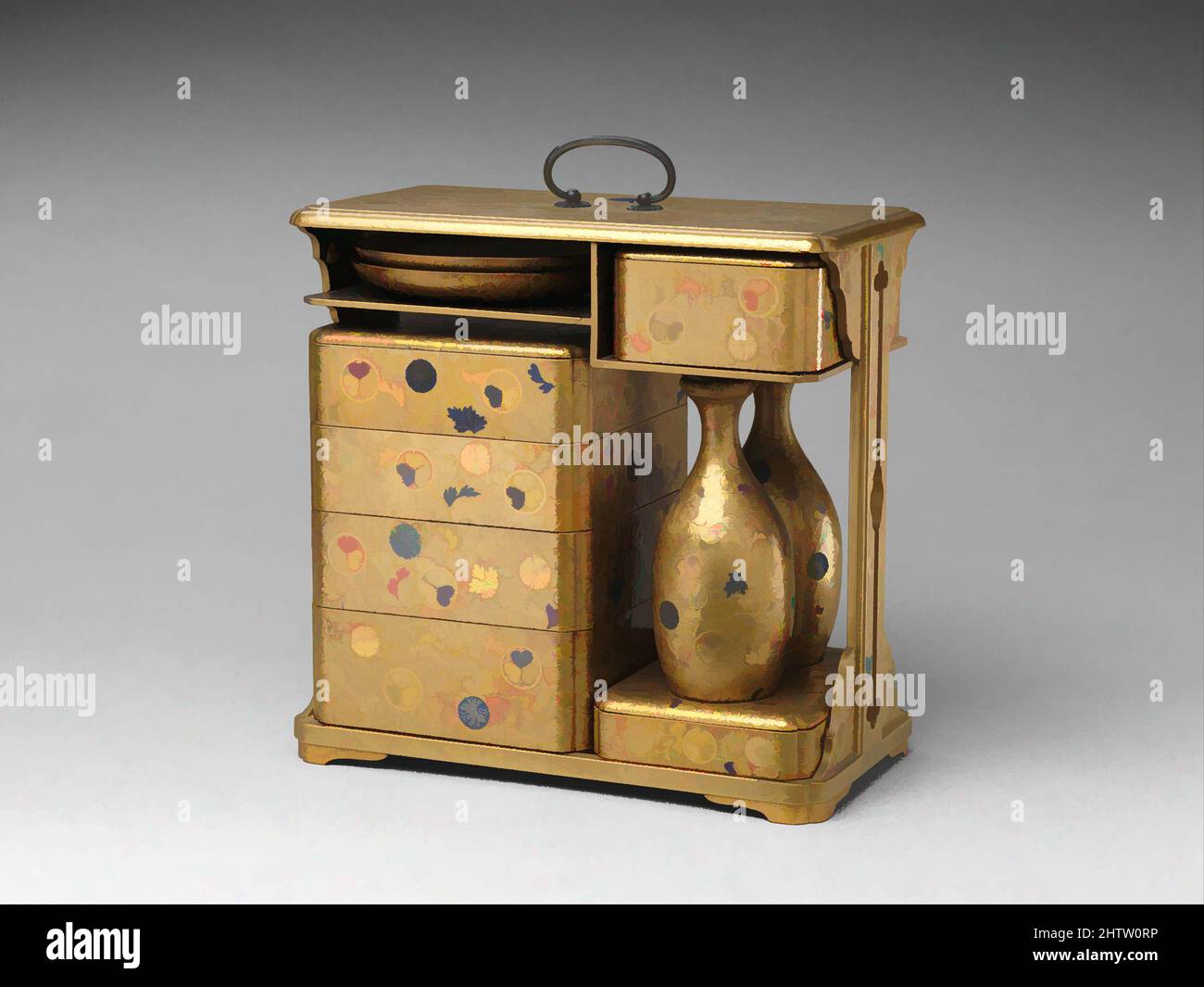 Kunst inspiriert von einem tragbaren Picknick-Set (sagejū) mit Chrysanthemen, Folienscroll und Tokugawa Family Crest, 菊唐草葵紋蒔絵提重, Edo-Zeit (1615–1868), 18. Century, Japan, Lackiertes Holz mit Gold-, Silber-Hiramaki-e-, Gold- und Silberfolienapplikation auf Nashiji-Lackgrund, H. 8 5/8 Zoll (21, Classic Works modernisiert von Artotop mit einem Schuss Moderne. Formen, Farbe und Wert, auffällige visuelle Wirkung auf Kunst. Emotionen durch Freiheit von Kunstwerken auf zeitgemäße Weise. Eine zeitlose Botschaft, die eine wild kreative neue Richtung verfolgt. Künstler, die sich dem digitalen Medium zuwenden und die Artotop NFT erschaffen Stockfoto