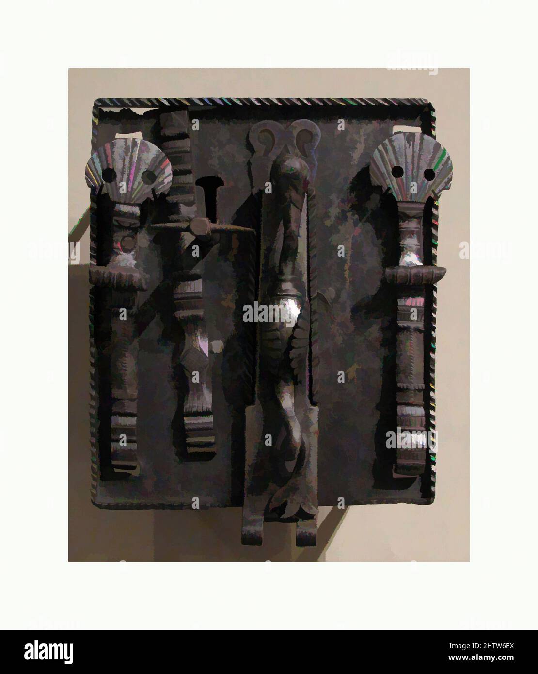 Kunst inspiriert von Schloss und Schlüssel, wahrscheinlich Anfang des 16.. Jahrhunderts, Spanisch, Schmiedeeisen, A) 8 3/4 x 7 1/4 Zoll (22,2 x 18,4 cm); b) L. 3 13/16 Zoll (9,7 cm), Metallarbeiten-Eisen, das Heiligtum des Heiligen Jakobus des Großen in der Kathedrale von Santiago da Compostela war eines der beliebtesten, klassischen Werke, die von Artotop mit einem Schuss Moderne modernisiert wurden. Formen, Farbe und Wert, auffällige visuelle Wirkung auf Kunst. Emotionen durch Freiheit von Kunstwerken auf zeitgemäße Weise. Eine zeitlose Botschaft, die eine wild kreative neue Richtung verfolgt. Künstler, die sich dem digitalen Medium zuwenden und die Artotop NFT erschaffen Stockfoto