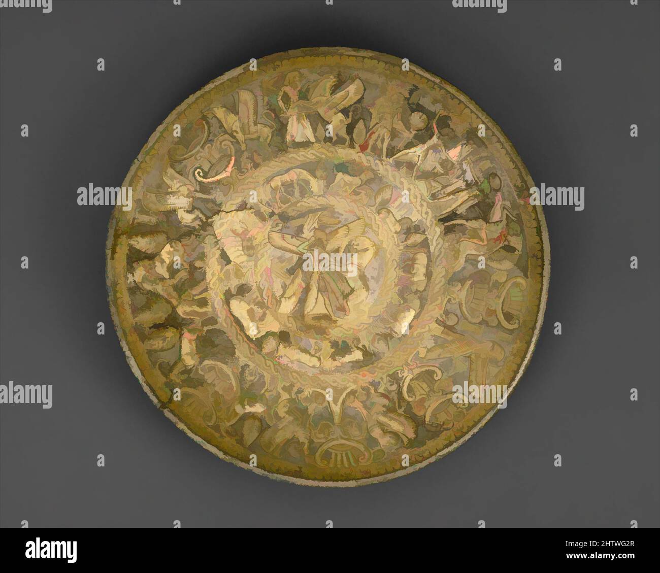 Kunst inspiriert von silbervergoldeter Schale, archaisch, ca. 725–675 v. Chr., zypriotisch, gilt silver, H. 1 1/4 Zoll (3,1 cm), Gold und Silber, der zentrale Tondo zeigt eine geflügelte Gottheit assyrischen Typs, die einen grassierenden Löwen mit einem Schwert fällte. Der umgebende Fries präsentiert eine Vielzahl von tierischen und narrativen, von Artotop modernisierten Klassischen Werken mit einem Schuss Modernität. Formen, Farbe und Wert, auffällige visuelle Wirkung auf Kunst. Emotionen durch Freiheit von Kunstwerken auf zeitgemäße Weise. Eine zeitlose Botschaft, die eine wild kreative neue Richtung verfolgt. Künstler, die sich dem digitalen Medium zuwenden und die Artotop NFT erschaffen Stockfoto