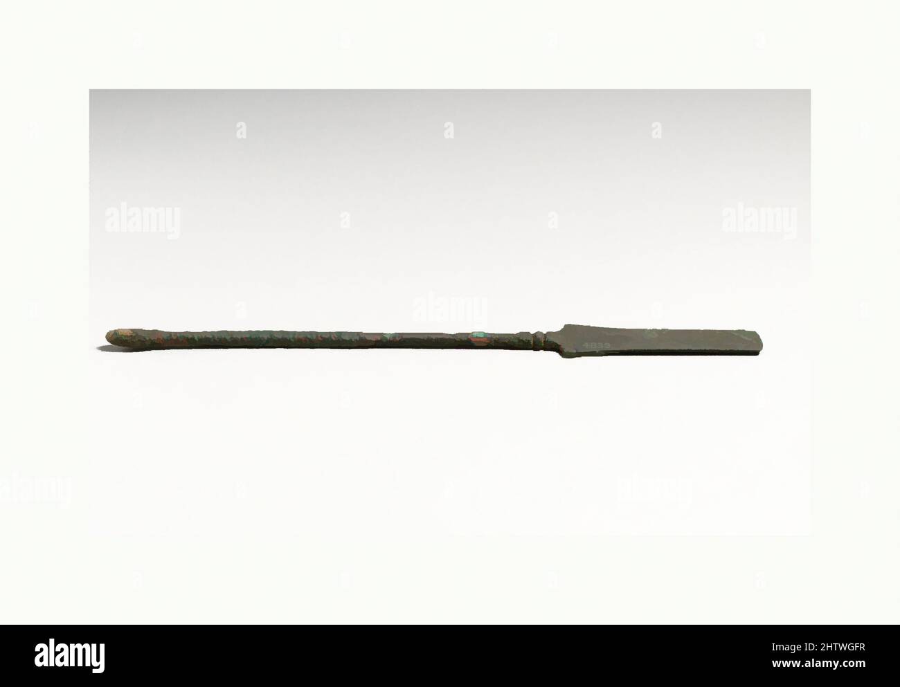 Kunst inspiriert von Spatula, Zypern, Bronze, andere: 7 3/16in. (18,3cm), Bronzen, dieser Bronzesatel besteht aus einem langen Schaft mit einem Olivarpunkt an einem Ende und einer breiten flachen Klinge, ruderförmig und stumpf besäumt, am anderen. Es war ein pharmazeutisches, nicht streng chirurgisches, Classic Works, das von Artotop mit einem Schuss Moderne modernisiert wurde. Formen, Farbe und Wert, auffällige visuelle Wirkung auf Kunst. Emotionen durch Freiheit von Kunstwerken auf zeitgemäße Weise. Eine zeitlose Botschaft, die eine wild kreative neue Richtung verfolgt. Künstler, die sich dem digitalen Medium zuwenden und die Artotop NFT erschaffen Stockfoto