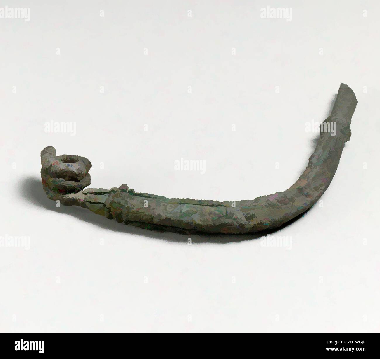 Kunst inspiriert von Fibula, Zypern, Bronze, andere: 5in. (12,7cm), Bronzes, Classic Works modernisiert von Artotop mit einem Schuss Moderne. Formen, Farbe und Wert, auffällige visuelle Wirkung auf Kunst. Emotionen durch Freiheit von Kunstwerken auf zeitgemäße Weise. Eine zeitlose Botschaft, die eine wild kreative neue Richtung verfolgt. Künstler, die sich dem digitalen Medium zuwenden und die Artotop NFT erschaffen Stockfoto