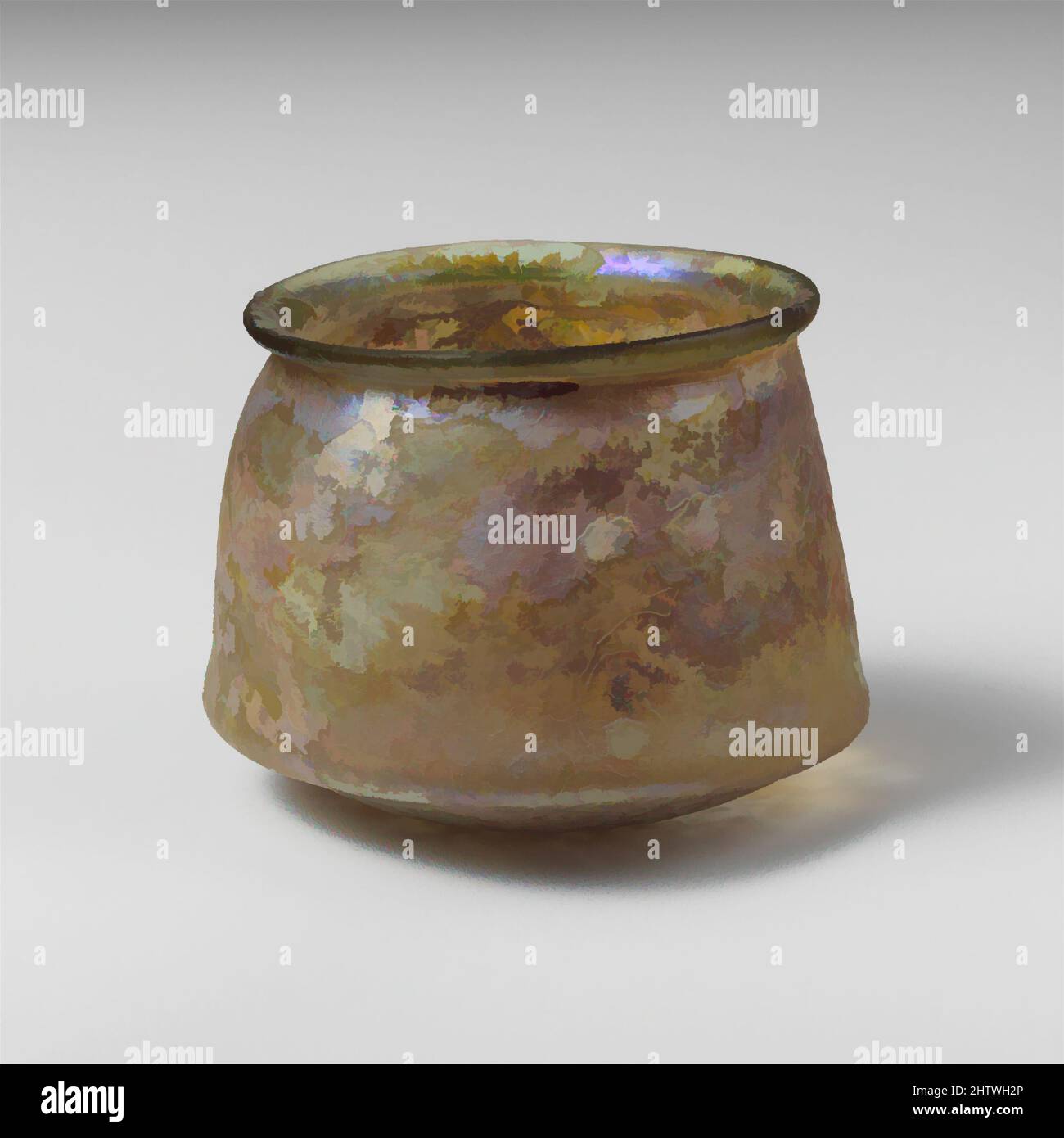 Kunst inspiriert von Glasbecher, Mittelkaiserliches, 2.–3. Jahrhundert n. Chr., römisch, Glas; Durchgebrannt, Höhe: 2 1/4in. (5,7cm), Glas, farblos mit grünlichen Reflexen. Everted Felge, mit abgerundeter und verdickter Lippe; unebene, wellige Seite, die sich nach unten ausdehnt, mit leicht vorspringender Kante an der Basis, dann abgewinkelt, Classic Works modernisiert von Artotop mit einem Schuss Moderne. Formen, Farbe und Wert, auffällige visuelle Wirkung auf Kunst. Emotionen durch Freiheit von Kunstwerken auf zeitgemäße Weise. Eine zeitlose Botschaft, die eine wild kreative neue Richtung verfolgt. Künstler, die sich dem digitalen Medium zuwenden und die Artotop NFT erschaffen Stockfoto