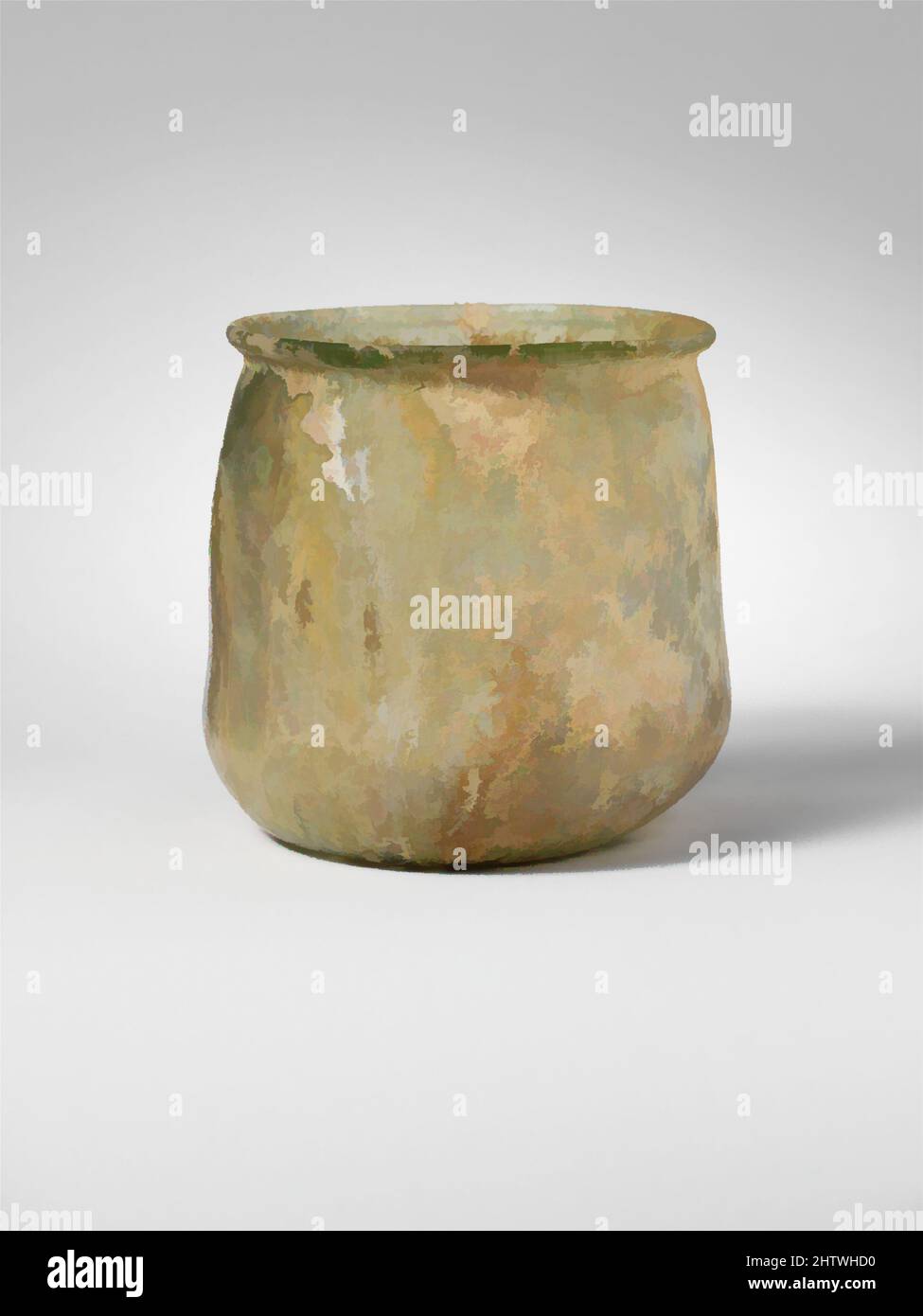 Kunst inspiriert von Glas Tasse, Imperial, 2.–3. Jahrhundert n. Chr., Roman, Glas; Durchgebrannt, H.: 3 1/16 Zoll (7,8 cm), Glas, lichtdurchlässig hellblau grün. Verdickte, verwinkelte Felge mit abgerundeter Lippe; wellige Seite zum Körper, die sich nach unten ausdehnt, dann zu flachem Boden mit kleinem Kick in der Mitte eingebogen, modernisiert von Artotop Classic Works mit einem Schuss Modernität. Formen, Farbe und Wert, auffällige visuelle Wirkung auf Kunst. Emotionen durch Freiheit von Kunstwerken auf zeitgemäße Weise. Eine zeitlose Botschaft, die eine wild kreative neue Richtung verfolgt. Künstler, die sich dem digitalen Medium zuwenden und die Artotop NFT erschaffen Stockfoto