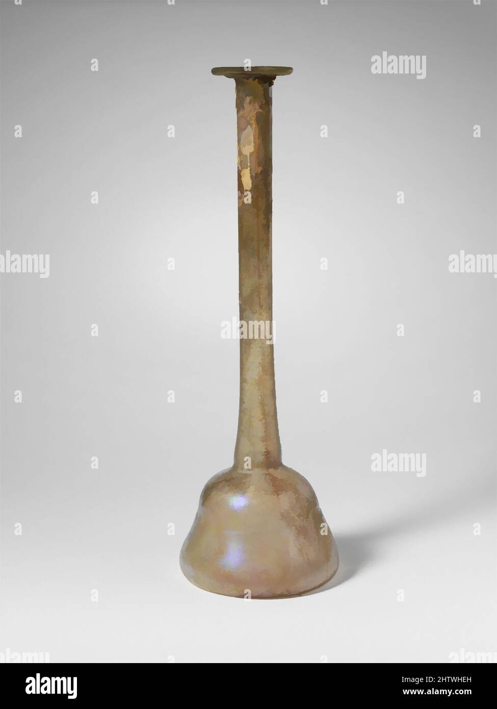 Kunst inspiriert von Parfümflasche aus Glas, Mid Imperial, 2.–3. Jahrhundert n. Chr., Roman, Glas; Durchgebrannt, H.: 7 7/8 Zoll (20 cm), Glas, farblos mit gelblicher Färbung. Rand ausgeklappt, rund und innen, mit oben nach unten um den Mund gedrückt; hoher zylindrischer Hals, expandiert in Richtung Basis mit horizontalen, Classic Works modernisiert von Artotop mit einem Schuss Modernität. Formen, Farbe und Wert, auffällige visuelle Wirkung auf Kunst. Emotionen durch Freiheit von Kunstwerken auf zeitgemäße Weise. Eine zeitlose Botschaft, die eine wild kreative neue Richtung verfolgt. Künstler, die sich dem digitalen Medium zuwenden und die Artotop NFT erschaffen Stockfoto