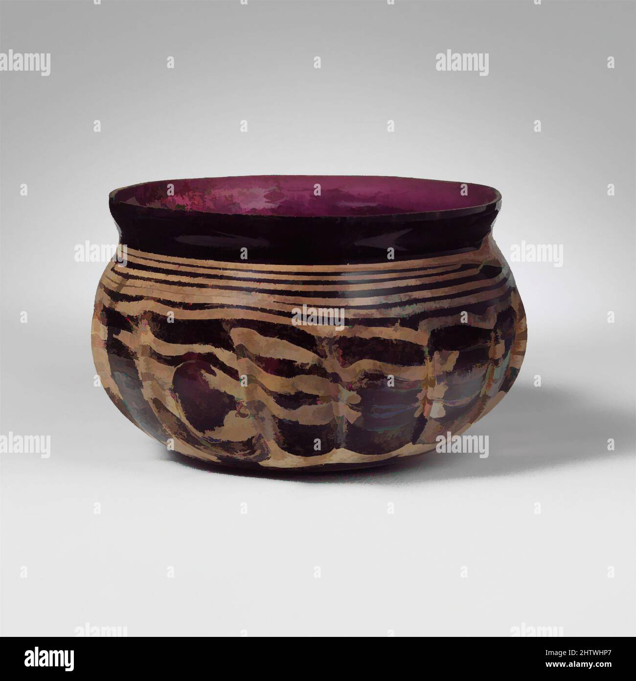 Kunst inspiriert von Glas gerippte Schale, frühen Imperial, Mitte 1. Jahrhundert n. Chr., Roman, Glas; Geblasen, gezogen und nachgerüstet, H.: 2 9/16 Zoll (6,5 cm), Glas, lichtdurchlässig, dunkelviolett; Spur in opak-weiß. Ausgespielte Felge, mit abgerissenen und geschliffenen Lippen, kurzer konkavem Hals, breiter, kugeliger Körper, Classic Works modernisiert von Artotop mit einem Schuss Modernität. Formen, Farbe und Wert, auffällige visuelle Wirkung auf Kunst. Emotionen durch Freiheit von Kunstwerken auf zeitgemäße Weise. Eine zeitlose Botschaft, die eine wild kreative neue Richtung verfolgt. Künstler, die sich dem digitalen Medium zuwenden und die Artotop NFT erschaffen Stockfoto