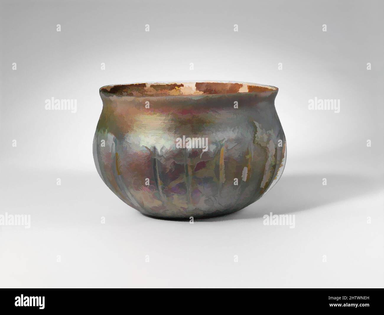 Kunst inspiriert von Glas gerippte Schale, frühen Imperial, Mitte 1. Jahrhundert n. Chr., Roman, Glas; Geblasen und nachgerüstet, H.: 2 1/2 x 4 x 3 1/2 Zoll (6,4 x 10,2 x 8,9 cm), Glas, lichtdurchlässig hellblaugrün., abgerissen, unebener Rand; kurzer konkaver Hals; auskragende Seite, die sich auf einen leicht konkaven Boden einbiegt, Classic Works modernisiert von Artotop mit einem Schuss Moderne. Formen, Farbe und Wert, auffällige visuelle Wirkung auf Kunst. Emotionen durch Freiheit von Kunstwerken auf zeitgemäße Weise. Eine zeitlose Botschaft, die eine wild kreative neue Richtung verfolgt. Künstler, die sich dem digitalen Medium zuwenden und die Artotop NFT erschaffen Stockfoto