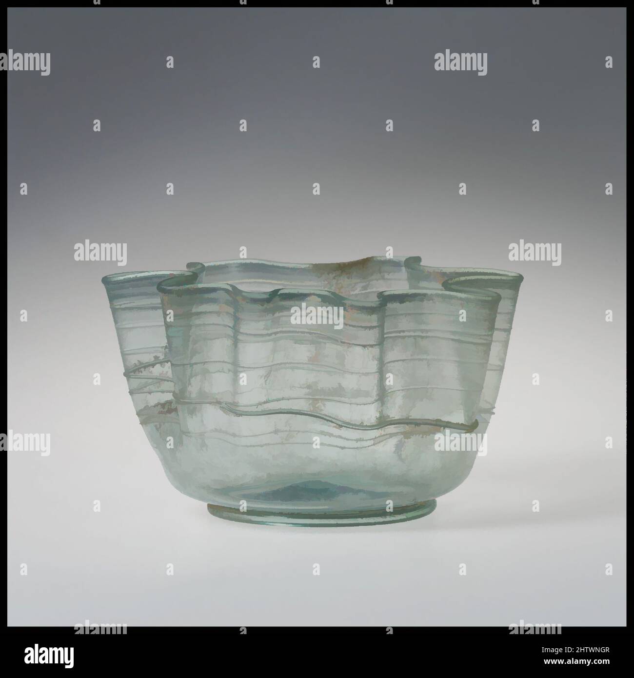 Kunst inspiriert von Glas-Taschentuch-Schale, spätes Imperial, 3.–4. Jahrhundert n. Chr., Roman, Glas; Geblasen, gezogen und nachgerüstet, H.: 3 5/8 Zoll (9,3 cm), Glas, Durchscheinendes Blaugrün; Spur in gleicher Farbe., Vertikaler, abgerundeter, verdickter Rand; tiefer Körper mit fast vertikaler Seite, dann eingebogenem, von Artotop modernisierten Classic Works mit einem Schuss Modernität. Formen, Farbe und Wert, auffällige visuelle Wirkung auf Kunst. Emotionen durch Freiheit von Kunstwerken auf zeitgemäße Weise. Eine zeitlose Botschaft, die eine wild kreative neue Richtung verfolgt. Künstler, die sich dem digitalen Medium zuwenden und die Artotop NFT erschaffen Stockfoto