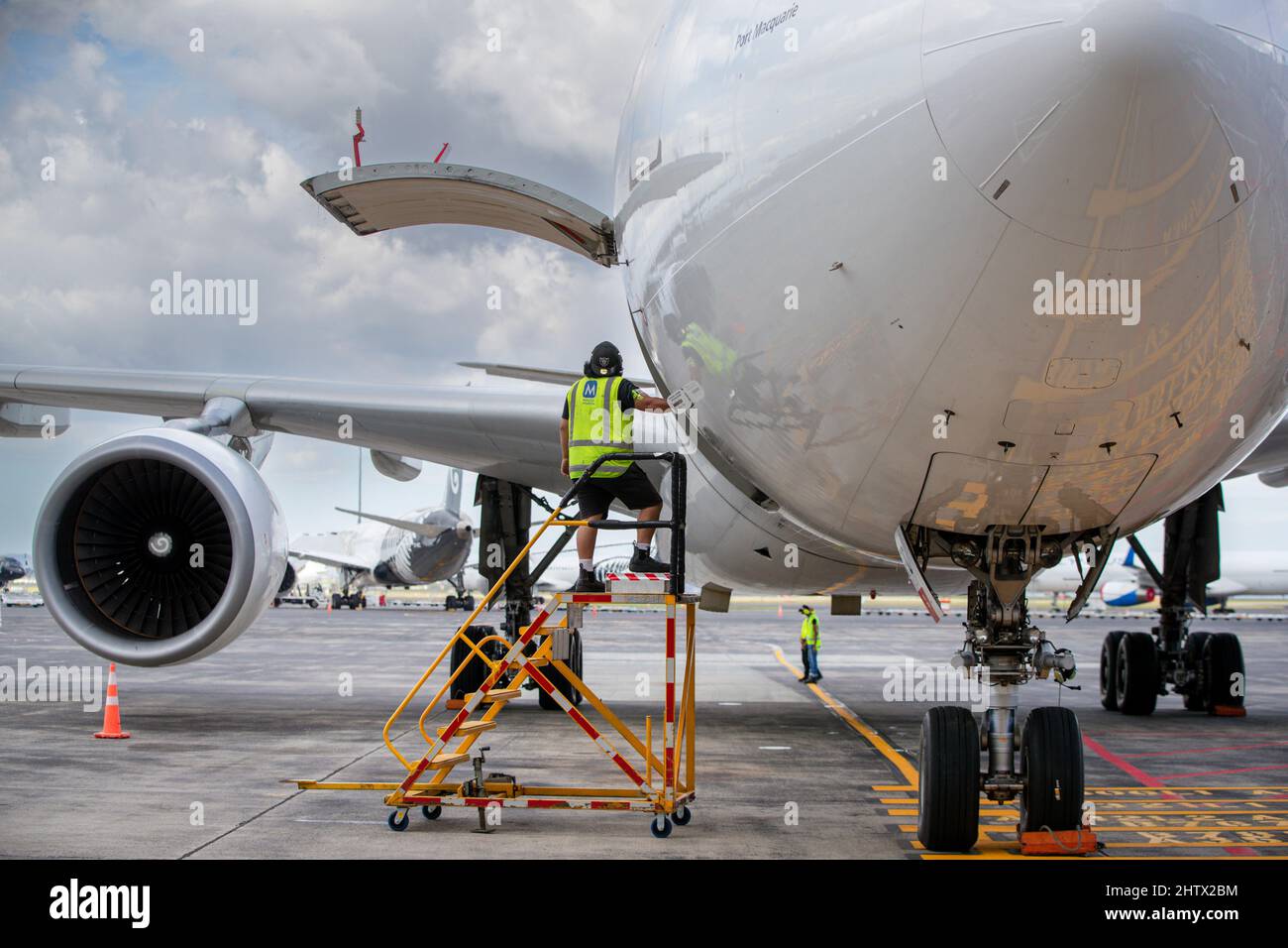 Qantas A330 Airbus am Montag, den 28. Februar 2022, am Flughafen Auckland, Neuseeland. Stockfoto