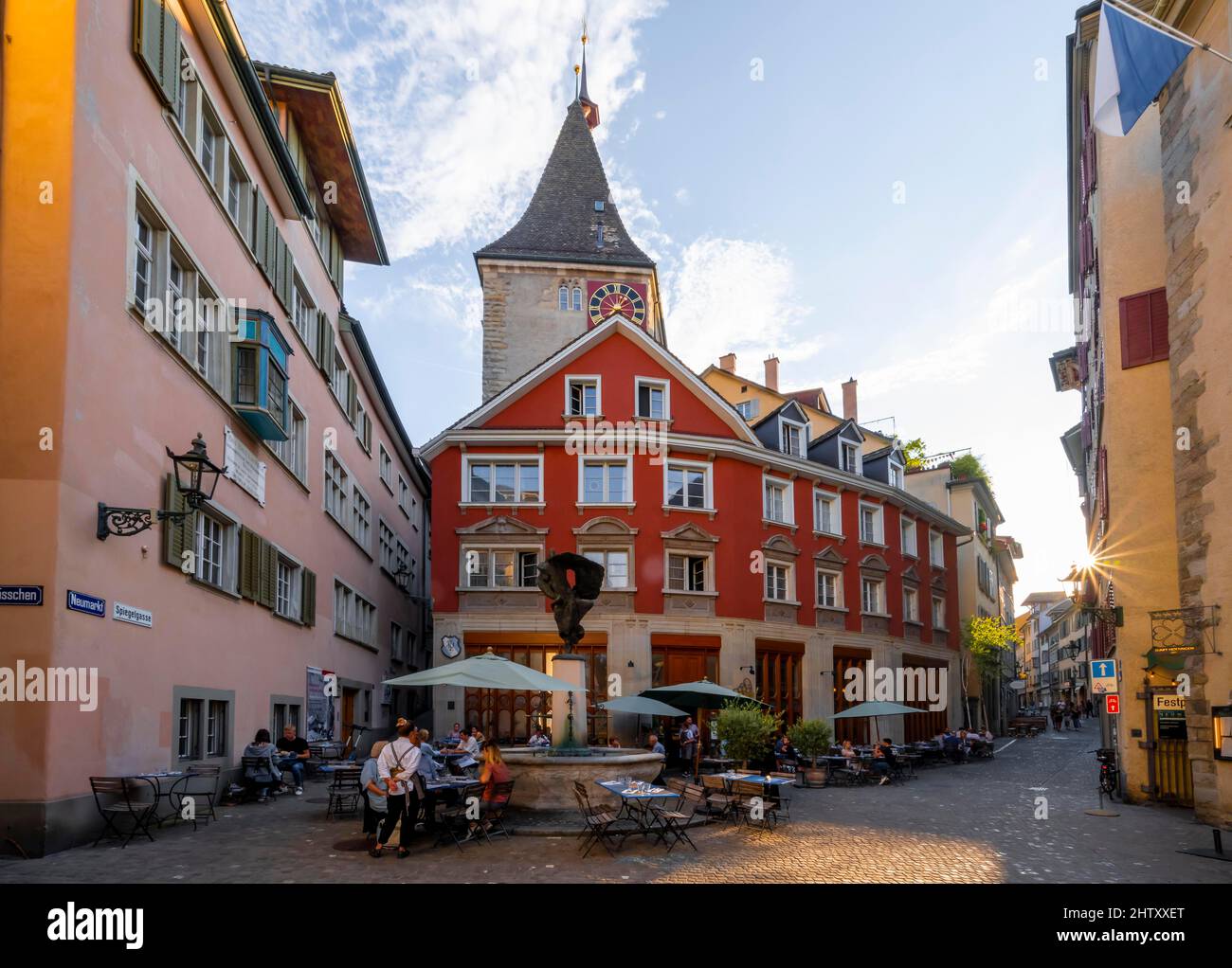 Restaurant Kantorei mit Turm, Neumarkt Ecke Spiegelgasse, Altstadt, Zürich, Schweiz Stockfoto