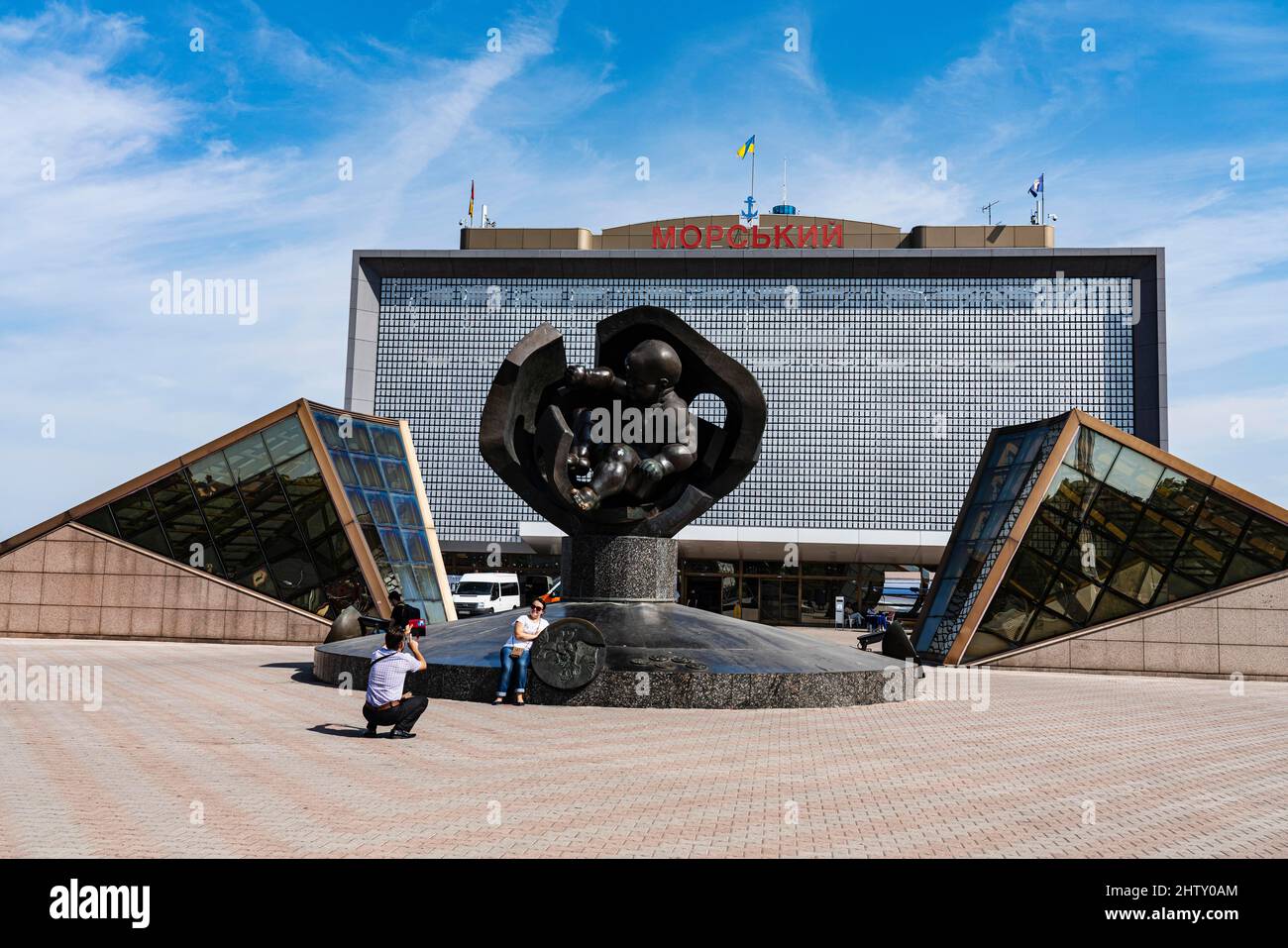 Kitschige Skulptur am Fähranleger, Odessa, Oblast Odessa, Ukraine Stockfoto