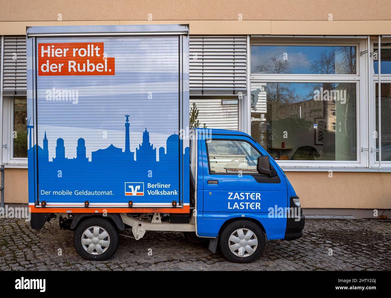 Mobiler Geldautomat der Berliner Volksbank, Berlin, Deutschland Stockfoto