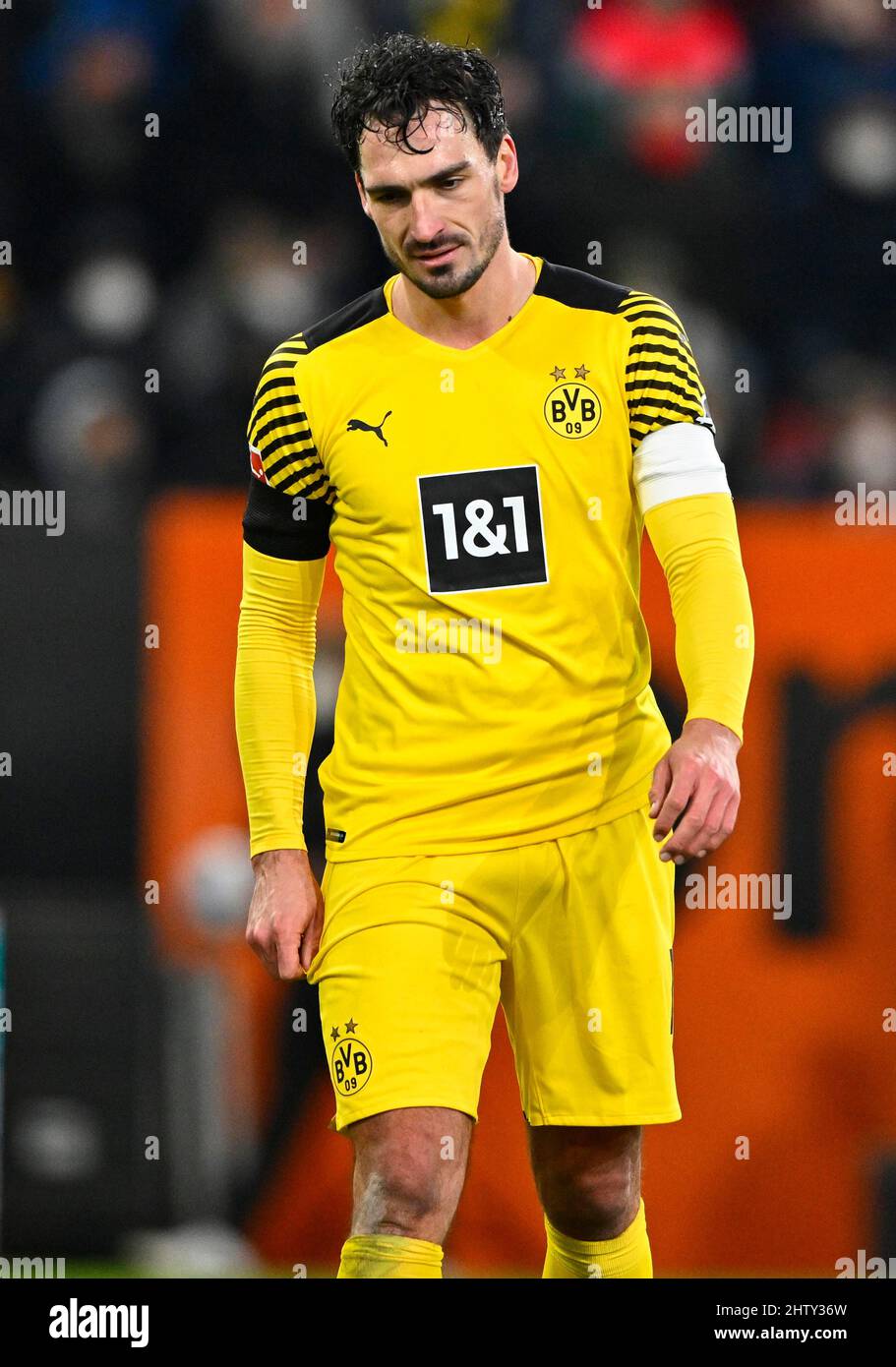 Enttäuschung für Mats Hummels Borussia Dortmund BVB, WWK Arena, Augsburg, Bayern, Deutschland Stockfoto