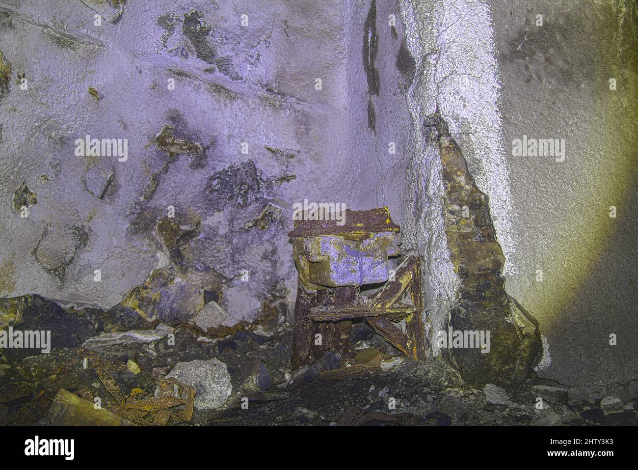 Lost Place, Alte Elektronik, U-Lagerung Meise 1, Schwelmer Tunnel, Schwelm, Nordrhein-Westfalen, Deutschland Stockfoto