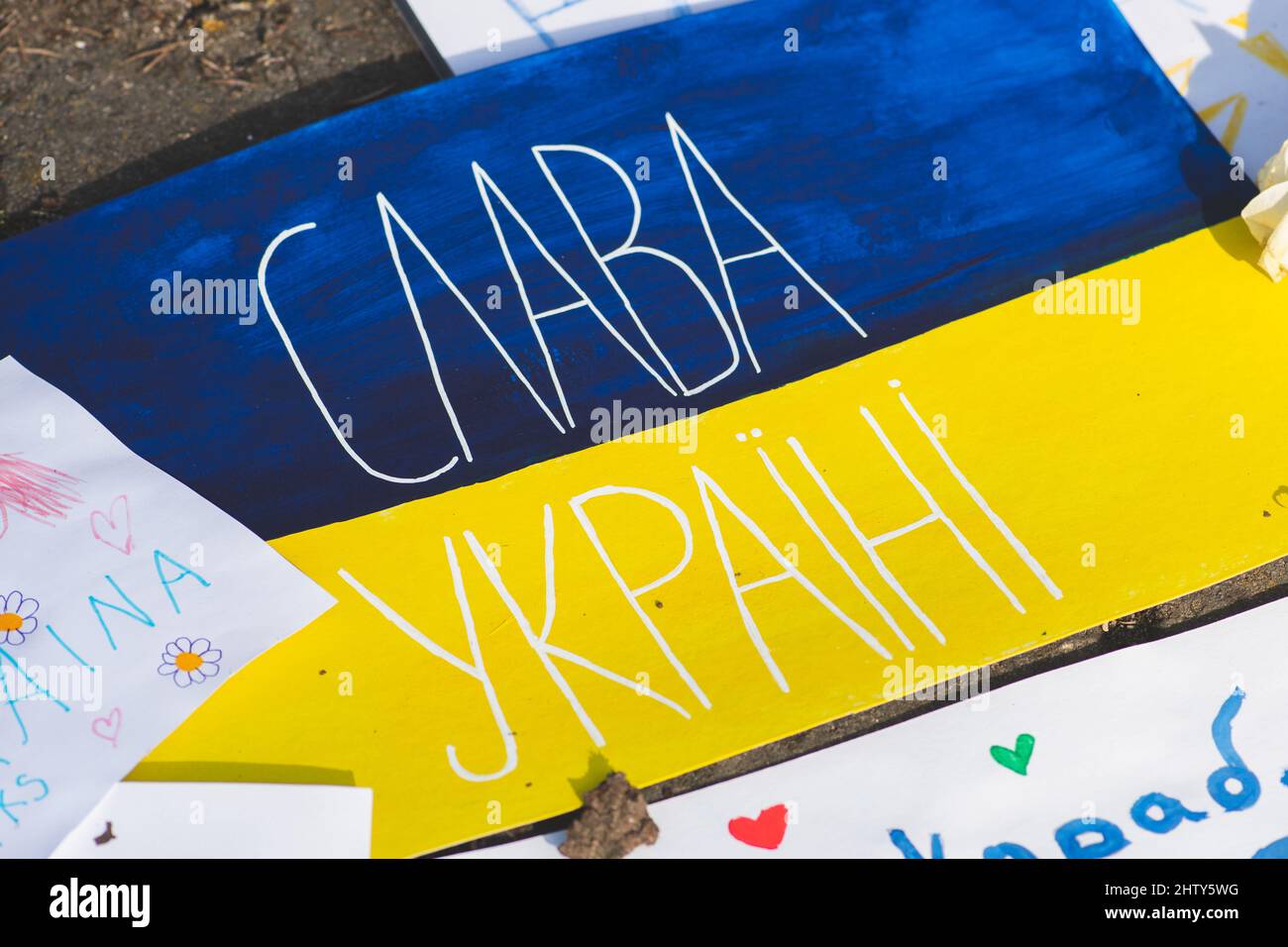 Ukrainischer Friedensvogel - SLAVA UKRAINI - RUHM DER UKRAINE - UKRAINISCHE FLAGGE" Kinder T