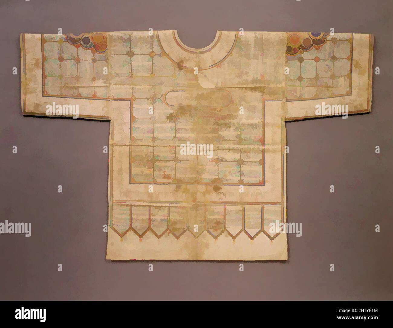 Kunst inspiriert von Talismanic Shirt, 15.–Anfang 16. Jahrhundert, zugeschrieben Nordindien oder Dekkan, Baumwolle, Tinte, Gold; Leinwandbindung, Lackiert, Textil: L. 25 Zoll (63,5 cm), Textilien, Dieses Talismanische Hemd wurde vermutlich mit Schutzkräften durchtränkt und könnte zum Tragen gedacht worden sein, Classic Works modernisiert von Artotop mit einem Schuss Moderne. Formen, Farbe und Wert, auffällige visuelle Wirkung auf Kunst. Emotionen durch Freiheit von Kunstwerken auf zeitgemäße Weise. Eine zeitlose Botschaft, die eine wild kreative neue Richtung verfolgt. Künstler, die sich dem digitalen Medium zuwenden und die Artotop NFT erschaffen Stockfoto