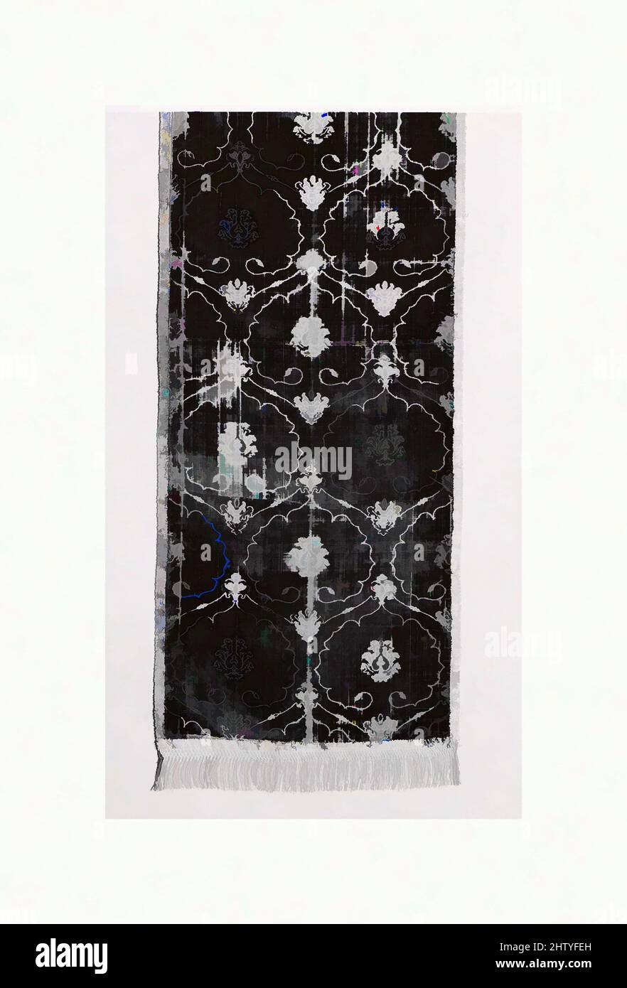 Kunst inspiriert von Cover or Hanging, Mitte bis Ende 15.. Jahrhundert, italienisch, gestückelt aus 6 Fragmenten dunkelblauer Seide, mit Kettfloat gesichtert, 3/1 gebrochene Kettchevron-Köper, gewebt mit zusätzlichen Flor-Verkrümpfungen, die sich aus ausgeschnittenem, ausgehängtem Samt bilden., 104 x 23 Zoll (264,2 x 58,4 cm) mit Fransen, Textilien-Velvets, von Artotop modernisierte klassische Werke mit einem Schuss Modernität. Formen, Farbe und Wert, auffällige visuelle Wirkung auf Kunst. Emotionen durch Freiheit von Kunstwerken auf zeitgemäße Weise. Eine zeitlose Botschaft, die eine wild kreative neue Richtung verfolgt. Künstler, die sich dem digitalen Medium zuwenden und die Artotop NFT erschaffen Stockfoto