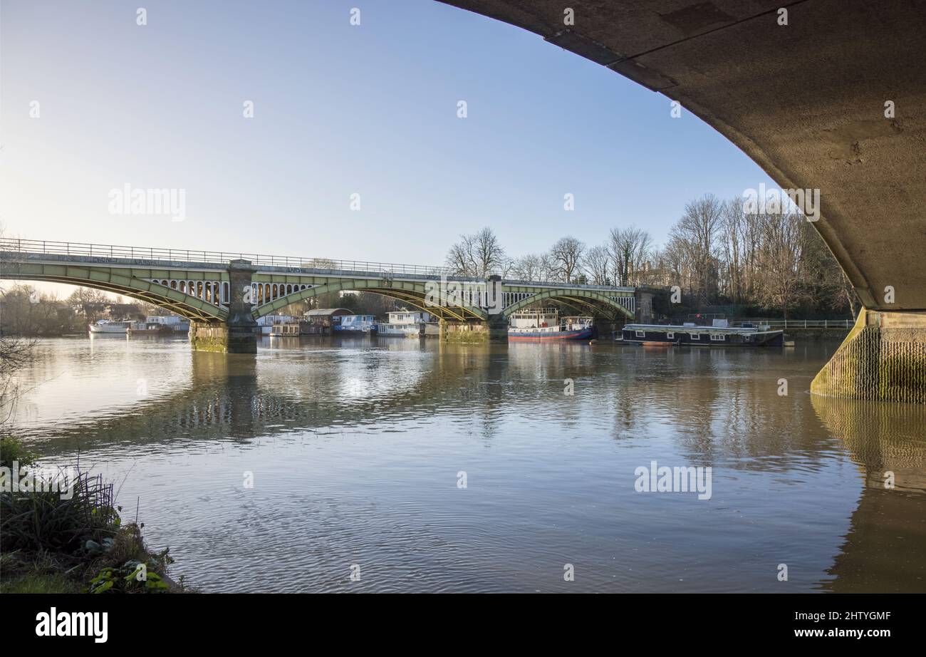 richmond Eisenbahnbrücke über die themse bei richmond london Stockfoto