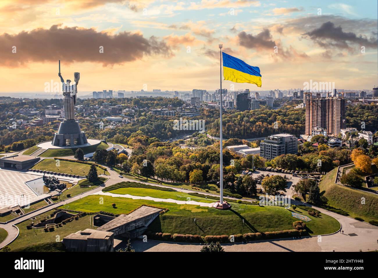 Kiew, Ukraine - 6. Oktober 2021: Vaterlandsdenkmal über die Schrecken des Nationalmuseums für die Geschichte der Ukraine im Zweiten Weltkrieg in Kiew. Vi Stockfoto