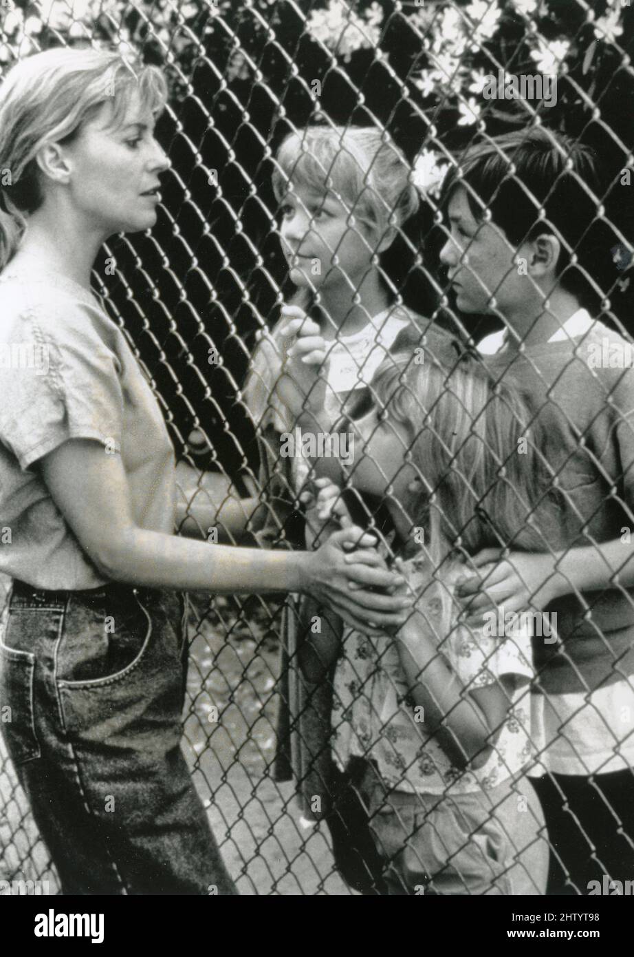 Die amerikanische Schauspielerin Cheryl Ladd und die Kinderschauspieler A. Richards, Sarah Martineck und Joshua Harris im Film Locked Up: A Mother's Rage, USA 1991 Stockfoto