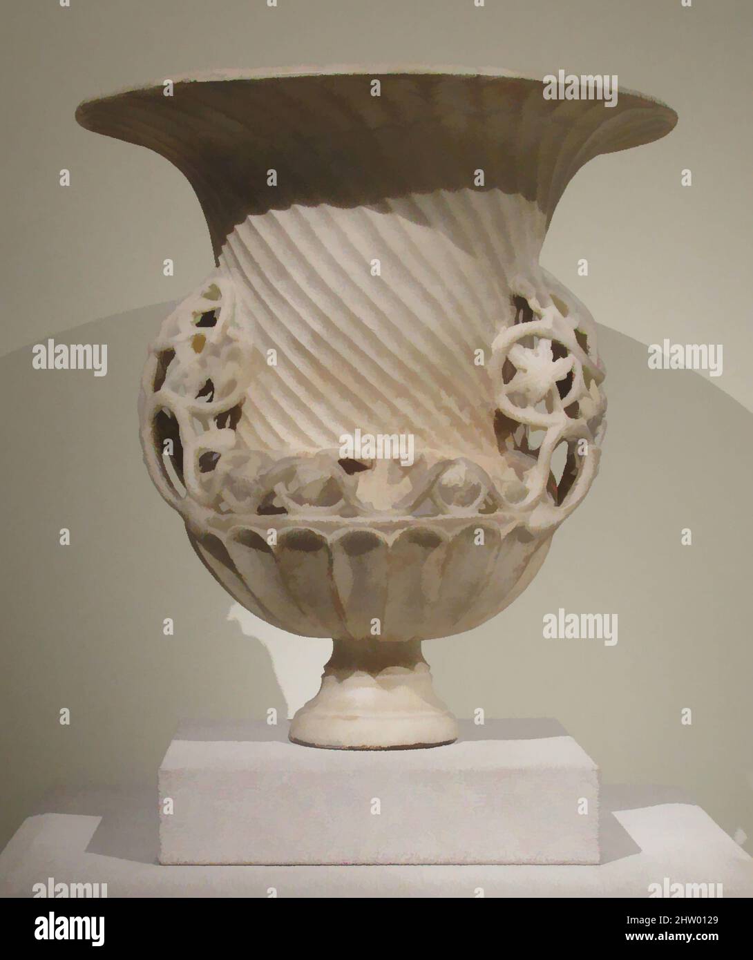 Kunst inspiriert von Marmor Urne, ca. 400, byzantinisch, Marmor, insgesamt: 21 3/4 x 20 5/8 Zoll (55,2 x 52,4 cm), Skulpturengefäße, eine durchbrochene Weinrebe ziert diese massive Urne. Solche Vasen werden oft sowohl in weltlichen als auch religiösen Kunstwerken der Zeit dargestellt, darunter Mosaiken, klassische Werke, die von Artotop mit einem Schuss Moderne modernisiert wurden. Formen, Farbe und Wert, auffällige visuelle Wirkung auf Kunst. Emotionen durch Freiheit von Kunstwerken auf zeitgemäße Weise. Eine zeitlose Botschaft, die eine wild kreative neue Richtung verfolgt. Künstler, die sich dem digitalen Medium zuwenden und die Artotop NFT erschaffen Stockfoto