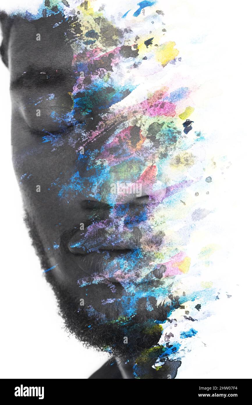 Ein Porträt eines Mannes kombiniert mit farbenfrohen Aquarellspritzern. Paintographie. Stockfoto