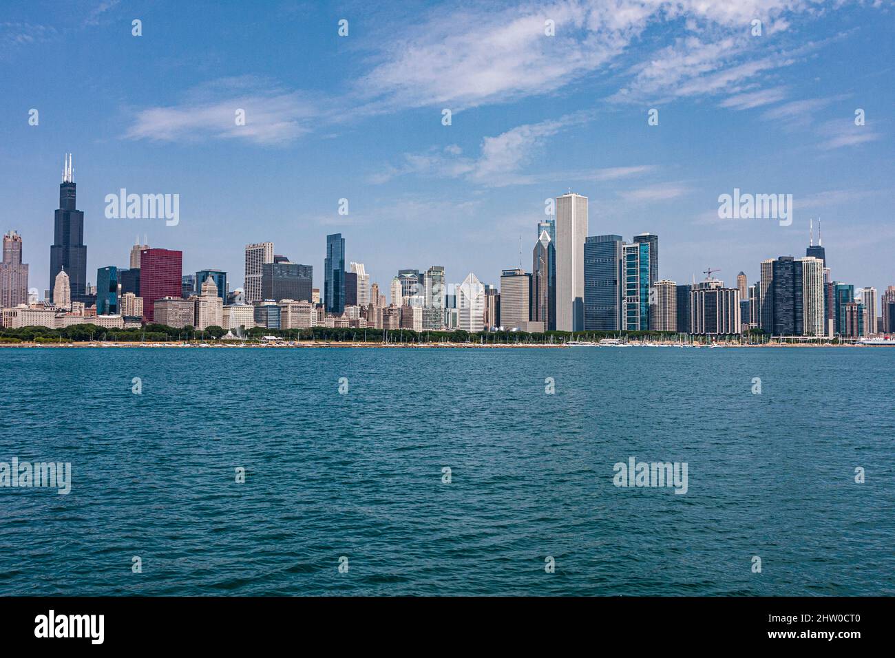 Chicago Skyline vom Lake Michigan. Willis Tower (früher Sears Tower) ganz links. Stockfoto