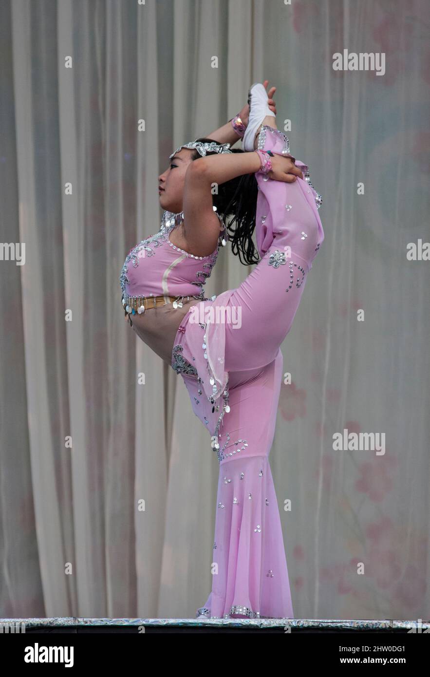 Chinesische Weibliche Contortionistin, Akrobatin. Stockfoto