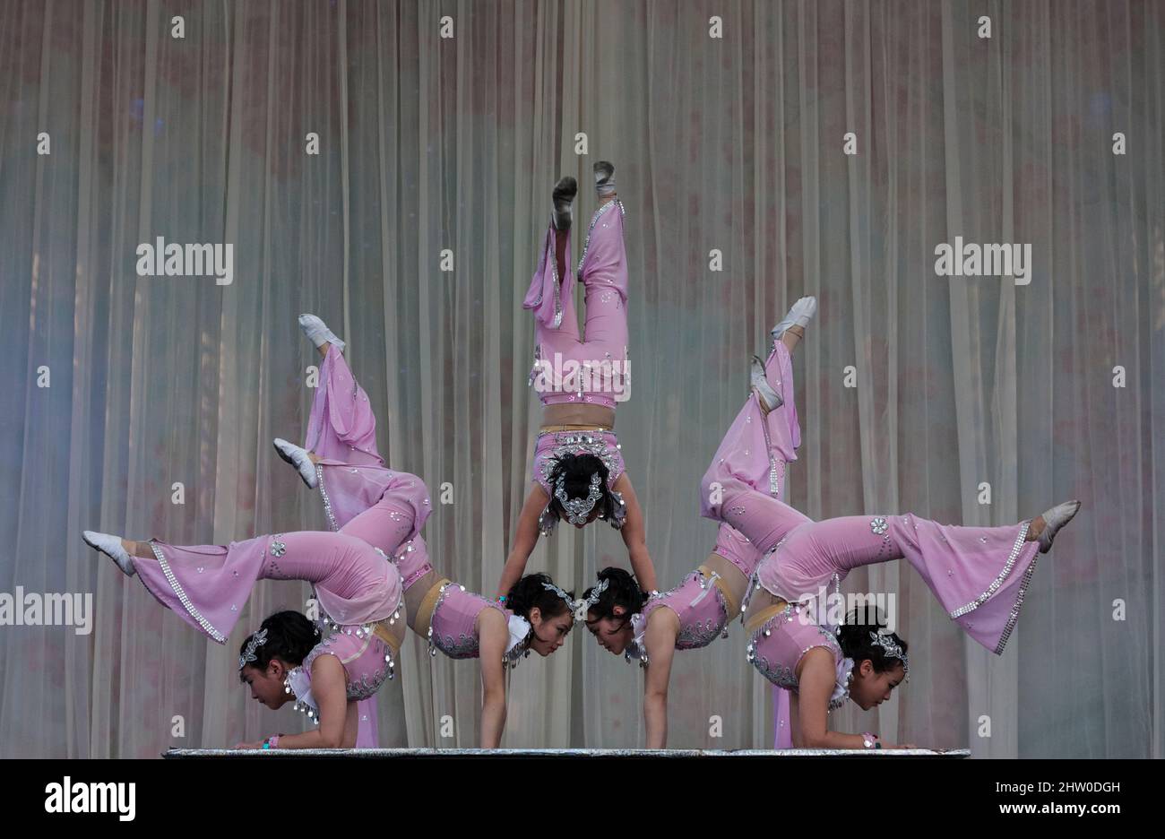 Chinesisches Frauen-Akrobatik-Team. Stockfoto