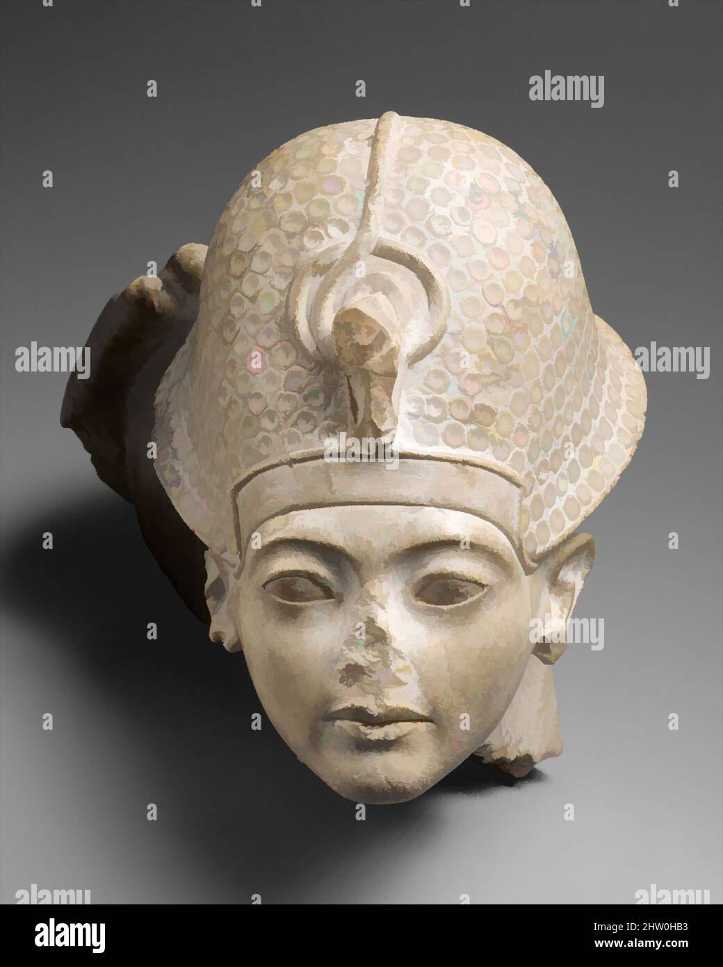 Kunst inspiriert vom Leiter von Tutanchamun, Neukönigreich, Amarna-Zeit, Dynastie 18, ca. 1336–1327 v. Chr., aus Ägypten, indurierter Kalkstein, H. 17,2 cm (6 3/4 in.); W. 16 cm (6 5/16 in.); D. 23,6 cm (9 5/16 in.), dieser Kopf ist ein Fragment einer Statuengruppe, die den gott Amun darstellt, auf dem sich klassische Werke, die von Artotop mit einem Schuss Moderne modernisiert wurden, setzten. Formen, Farbe und Wert, auffällige visuelle Wirkung auf Kunst. Emotionen durch Freiheit von Kunstwerken auf zeitgemäße Weise. Eine zeitlose Botschaft, die eine wild kreative neue Richtung verfolgt. Künstler, die sich dem digitalen Medium zuwenden und die Artotop NFT erschaffen Stockfoto