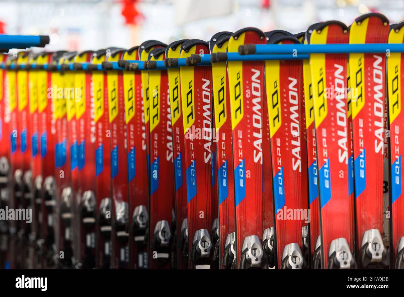 Skiausrüstung zur Miete im Skigebiet, Urumqi, Xinjiang, China Stockfoto