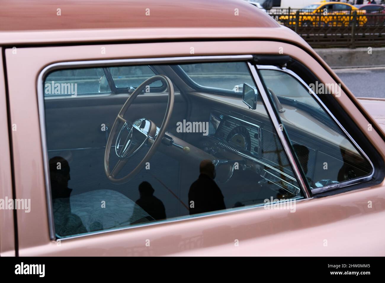 Seitenfenster und Innenausstattung eines amerikanischen Oldtimers Stockfoto