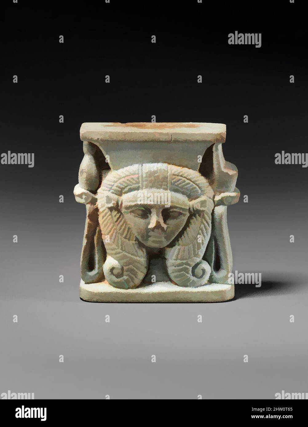 Kunst inspiriert von Hathor Head Amulet, späte Periode, Dynastie 26–29, 664–332 v. Chr., aus Ägypten, Fayence, L. 3,2 cm (1 1/4 in); mit 3 cm (1 3/16 Zoll); d. Das 1,1 cm (7/16 in) große Göttergesicht auf diesem kleinen Stück ist weniger eckig als das, was man auf vielen Sistras sieht: Obwohl es durch die Wangen breit ist, sind die von Artotop modernisierten, klassischen Werke mit einem Schuss Modernität. Formen, Farbe und Wert, auffällige visuelle Wirkung auf Kunst. Emotionen durch Freiheit von Kunstwerken auf zeitgemäße Weise. Eine zeitlose Botschaft, die eine wild kreative neue Richtung verfolgt. Künstler, die sich dem digitalen Medium zuwenden und die Artotop NFT erschaffen Stockfoto