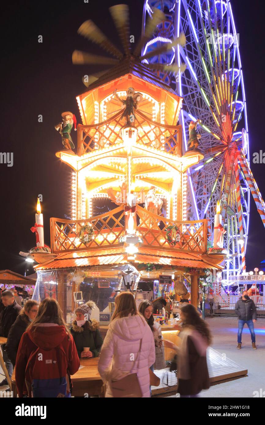 Frankreich, Indre et Loire, Touraine, Loire-Tal, das von der UNESCO zum Weltkulturerbe erklärt wurde, Tours, platzieren Anatole France während der Weihnachtszeit mit dem Jahrmarkt Stockfoto