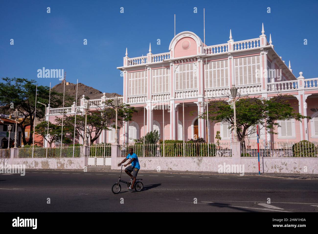 Volkspalast im Stadtzentrum der Stadt Mindelo, Hauptstadt der Insel São Vicente, Kap Verde Stockfoto