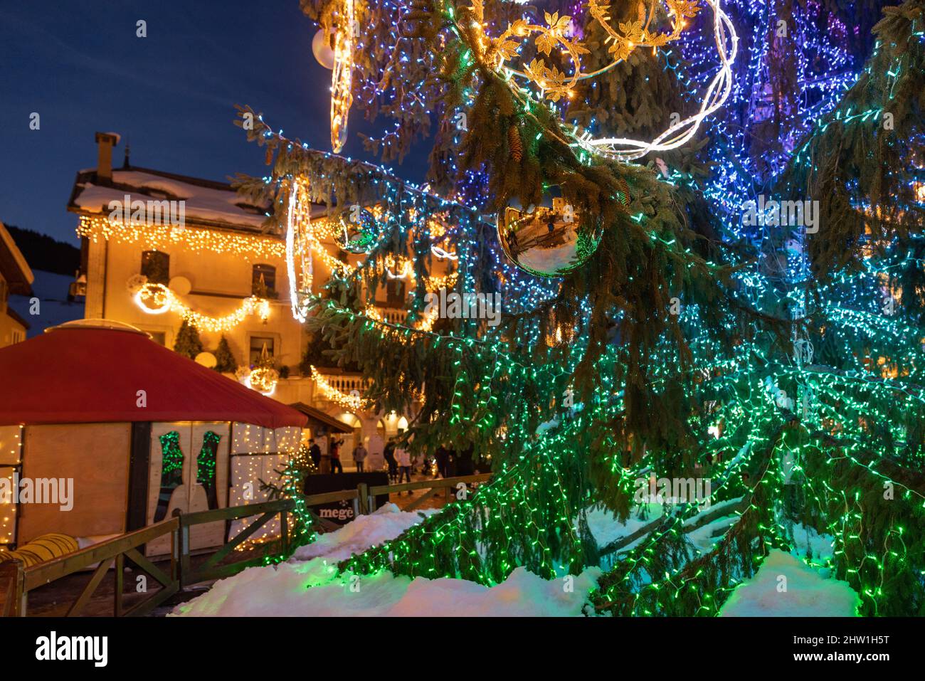 Frankreich, Haute-Savoie, Megeve, das Stadtzentrum, das zu Weihnachten geschmückt ist Stockfoto