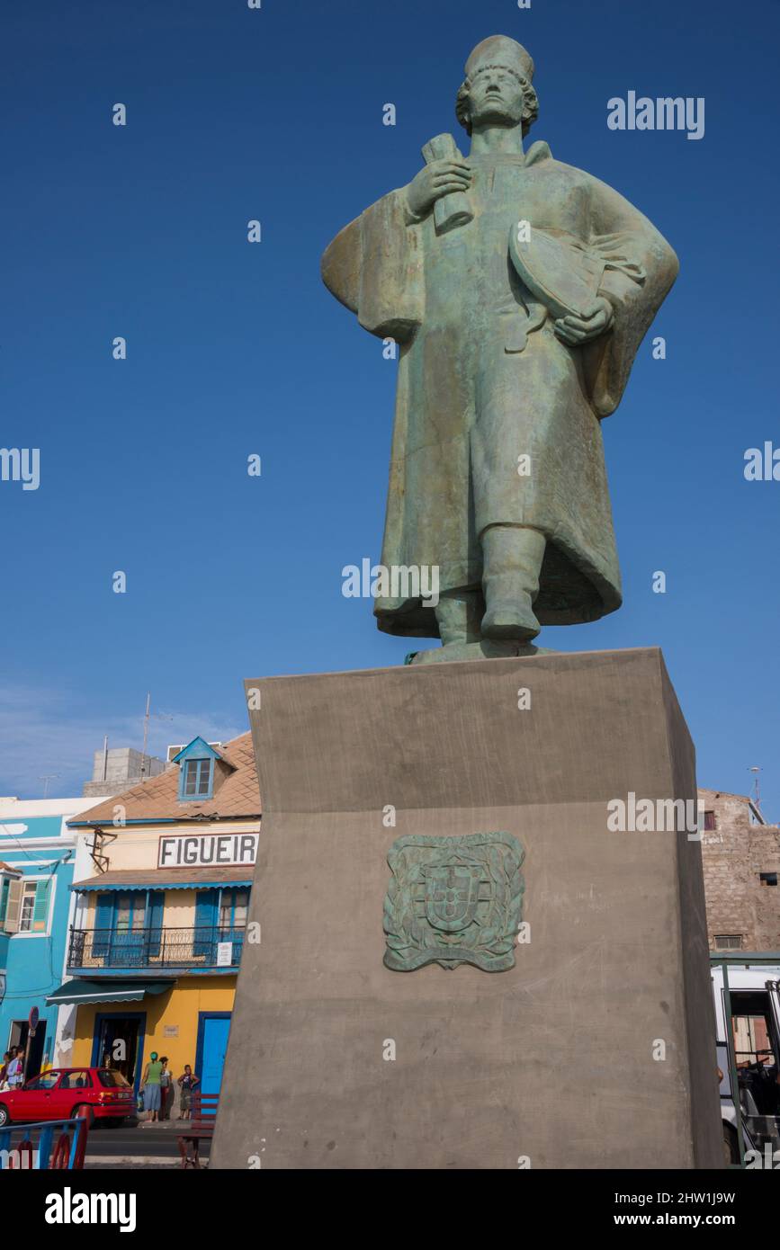 Denkmal für den Segler Diego Alonso an der Küste der Stadt Mindelo Hauptstadt der Insel San Vicente, Kap Verde Stockfoto