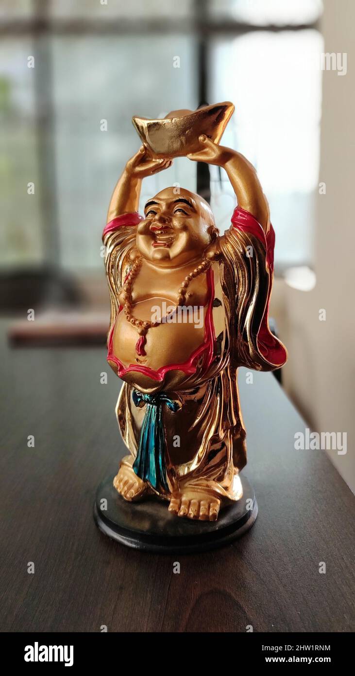 Der lachende Buddha ist auch als fetter Buddha bekannt. Budai (auch bekannt als Hotei oder Pu-Tai) ist ein halbhistorischer chinesischer Mönch, der als Gottheit verehrt wird Stockfoto