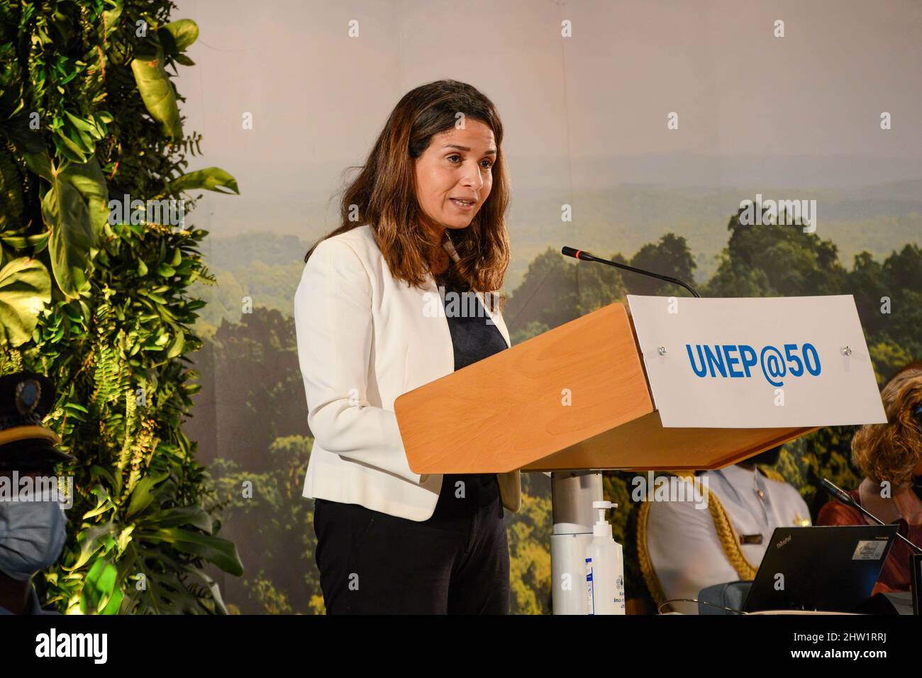 Die Präsidentin der UNEA-6, Leila Benali, spricht während der hochrangigen Eröffnungszeremonie der Sondersitzung zum Gedenken an den 50.. Jahrestag des UN-Umweltprogramms im Hauptsitz der Vereinten Nationen. Stockfoto