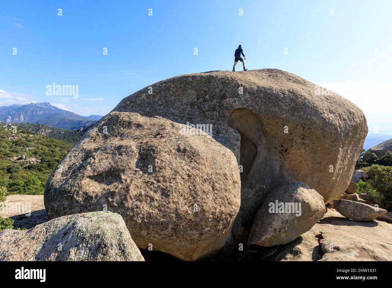 Frankreich, Corse du Sud, Monacia d'Aullene, Wandern auf dem Heritage Trail, der Orii, der Di Cagna Berg im Hintergrund Stockfoto