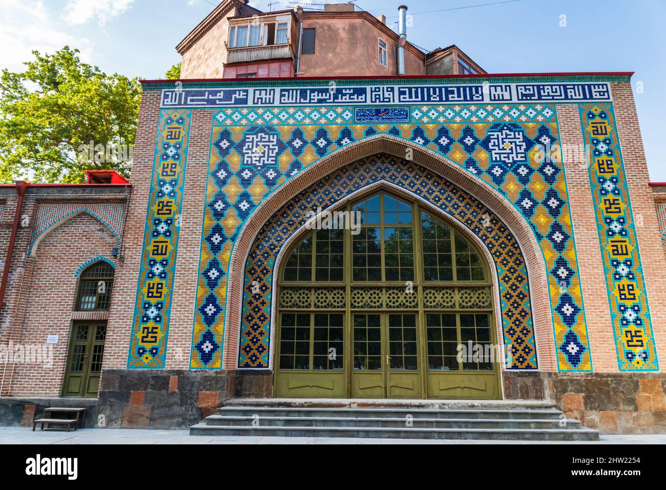Blaue Moschee in Jerewan, die größte und einzige aktive Moschee in Armenien. Es liegt in der Innenstadt von Eriwan und ist ein beliebtes Touristenziel. Stockfoto