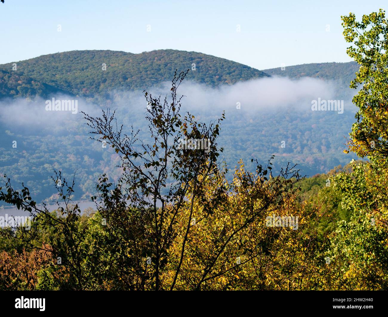 Herbstansicht des Hudson River Bear Mountain State Park ist ein 5.205-Acre (21,06 km2) State Park am Westufer des Hudson River in Rockland und Stockfoto