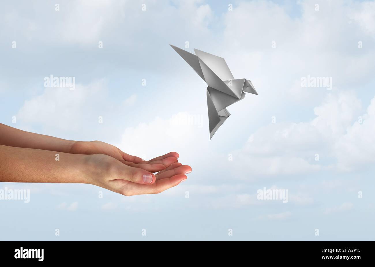 Konzept von Hoffnung und Freiheit als menschliche Hände lassen einen magischen fliegenden Origami-Vogel aus Papier als Freiheit und Demokratie Symbol für Frieden und Liebe frei. Stockfoto