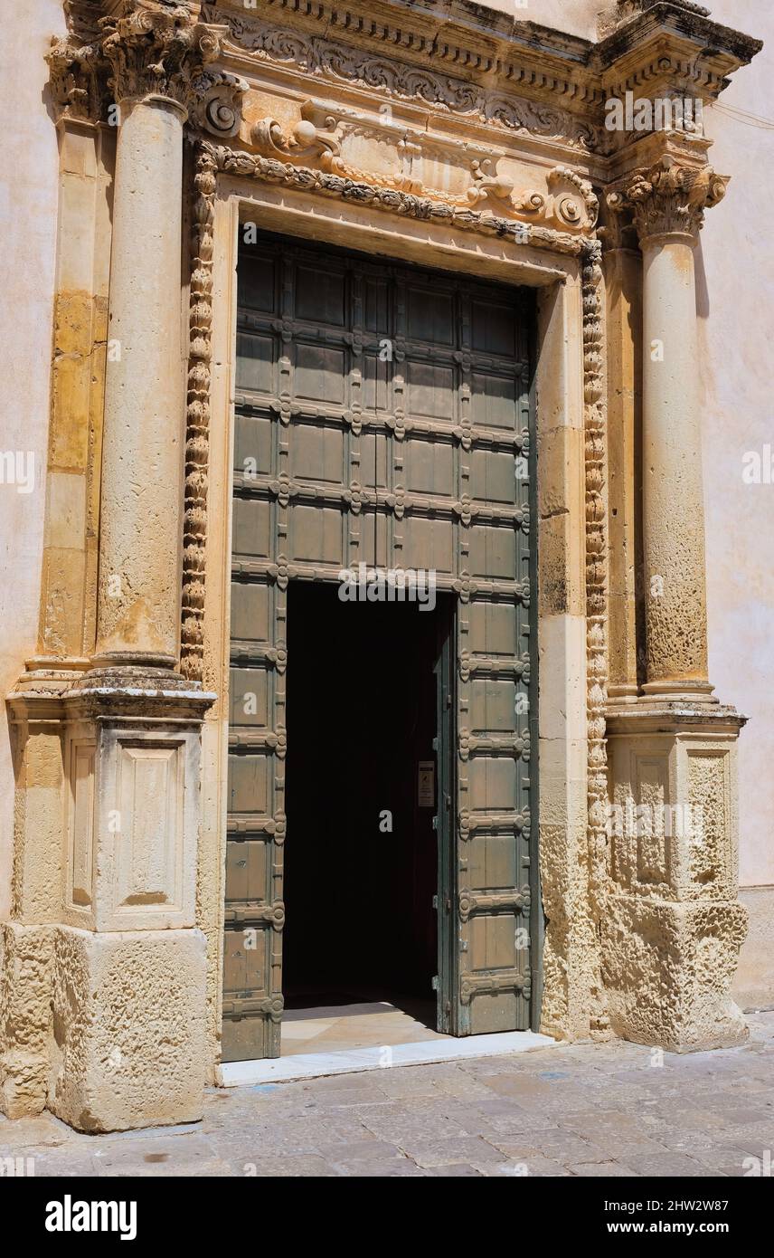 Die Kathedrale die Basilika Maria Santissima Assunta (Kathedrale von Nardò) ist die Hauptkirche der Stadt Nardò Stockfoto